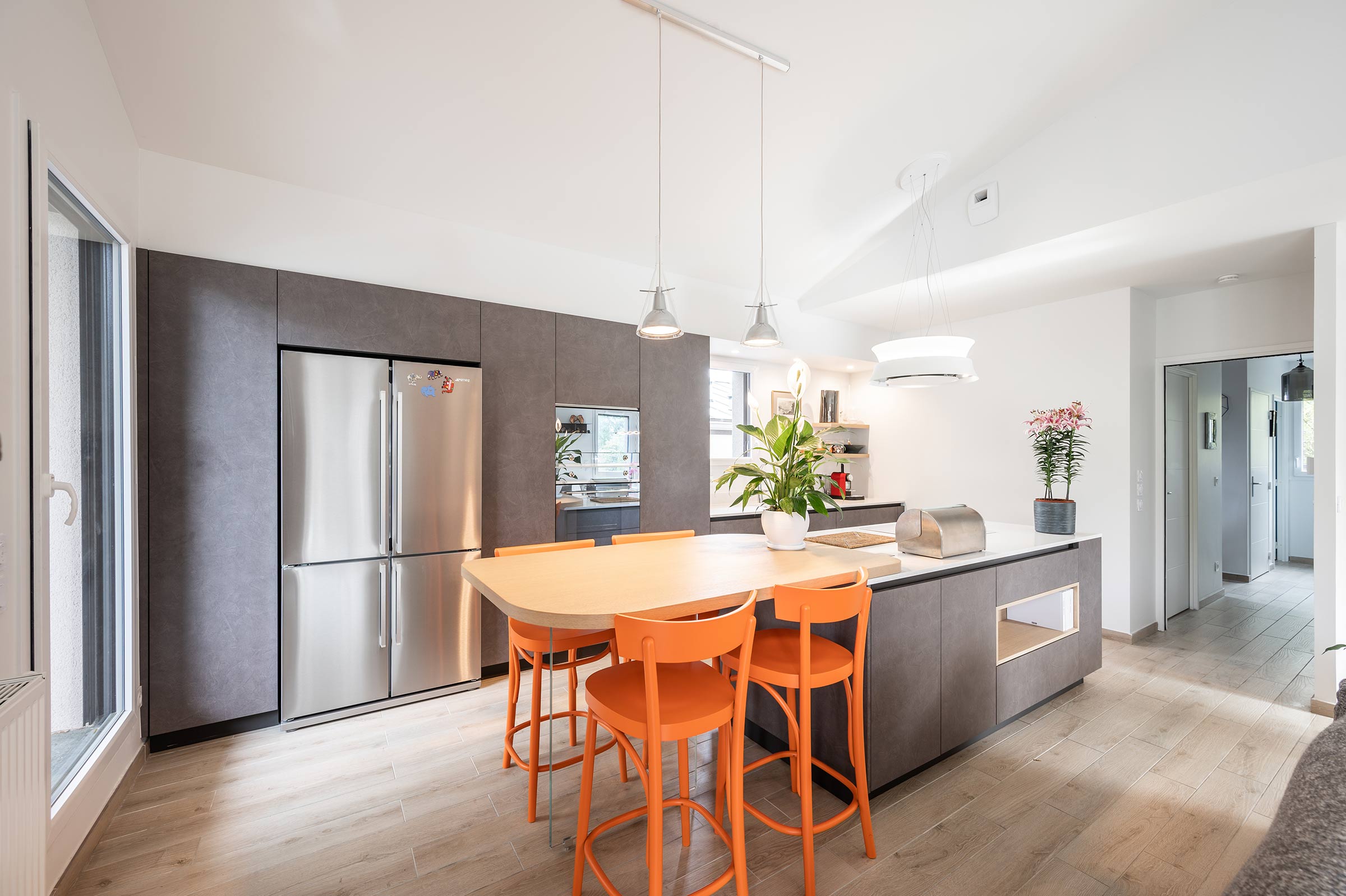 cuisine sur-mesure orange ciment appartement neuf Tassin / Lyon